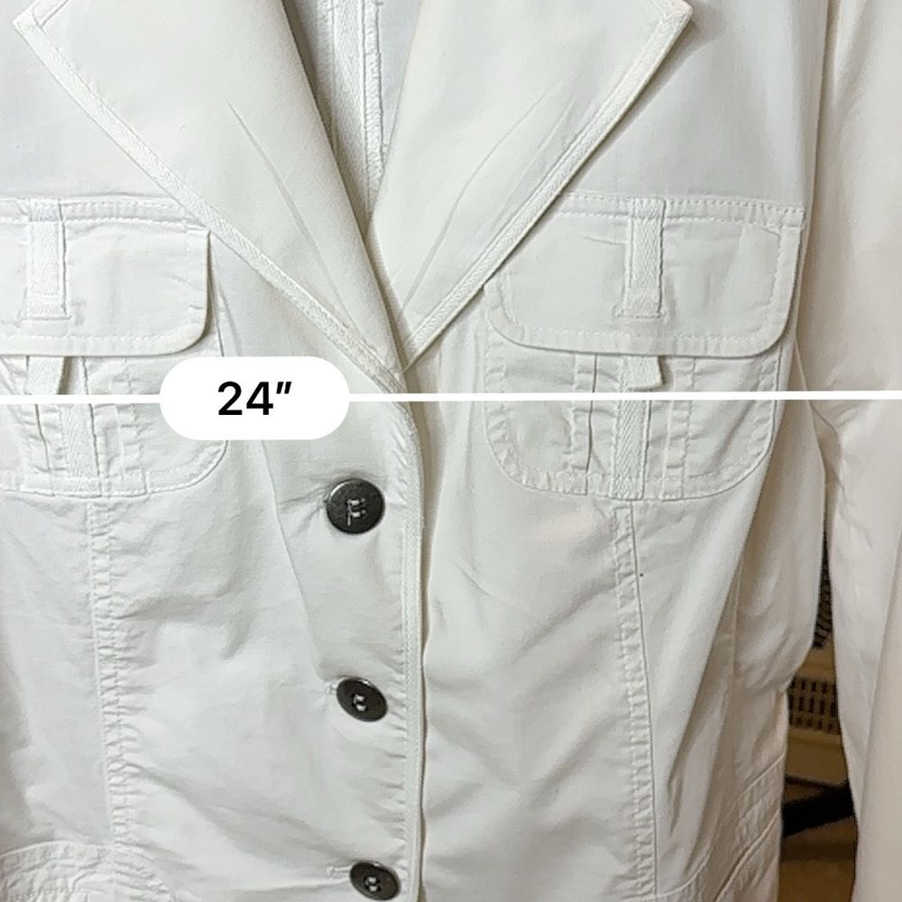 Chicos white button front Jacket. Size 2 - Picture 7 of 8